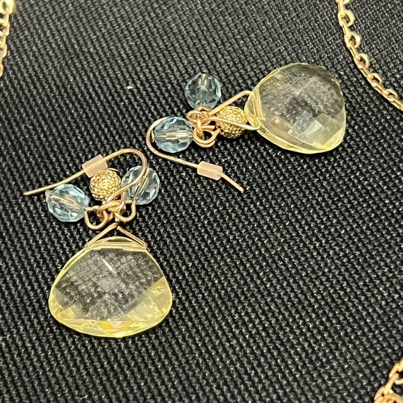 Earrings and necklace matching set. Clear blue & lime gems with gold-tone metal. - Picture 5 of 7